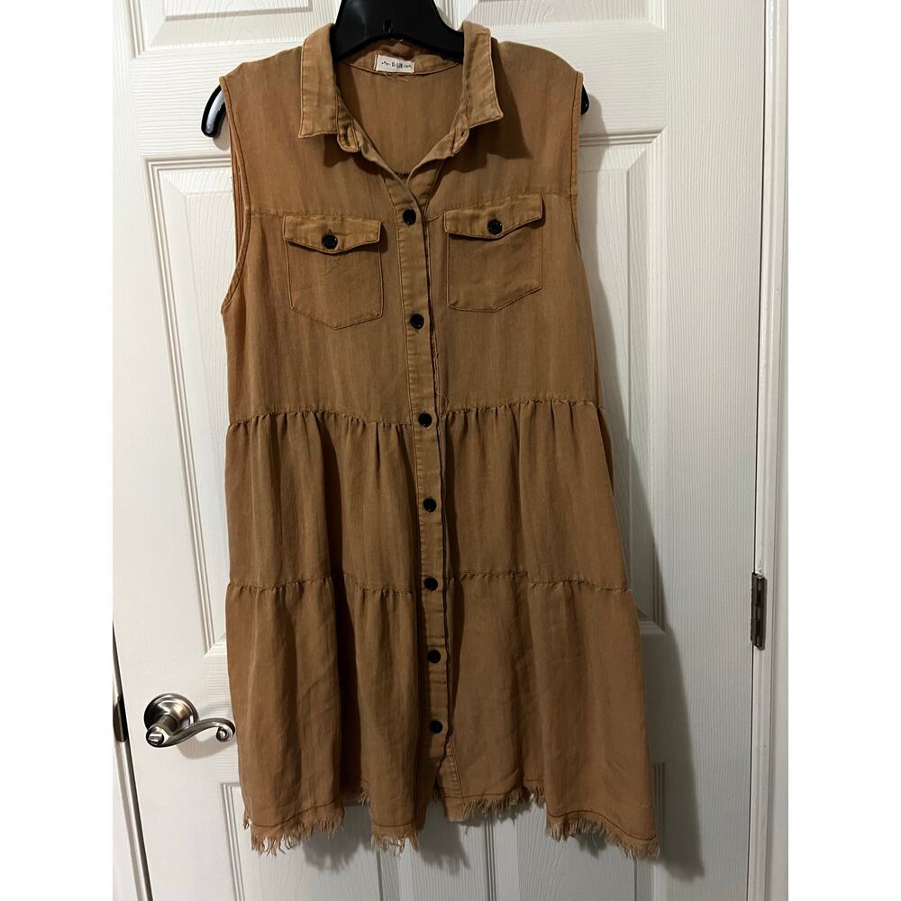 bam dress knee length in excellent condition size extra large with frayed bottom
